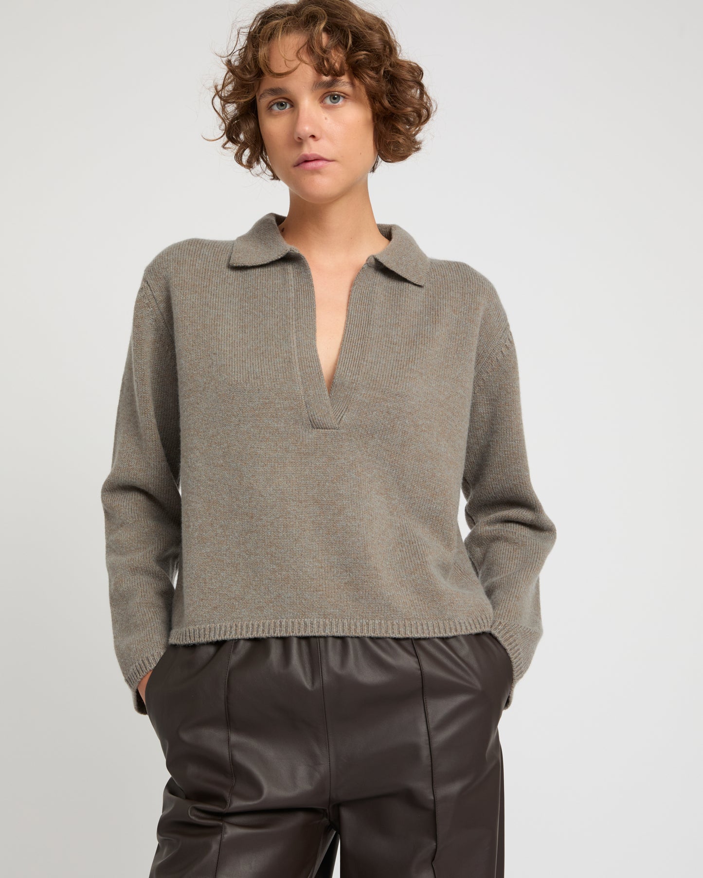 Pull à col V en laine et cachemire