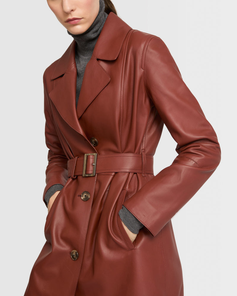 Trench long silhouetté en cuir d'agneau