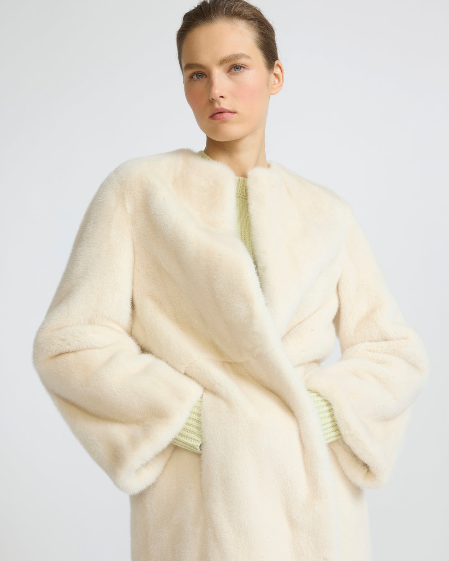 Manteau long ceinturé en fourrure de vison long poil