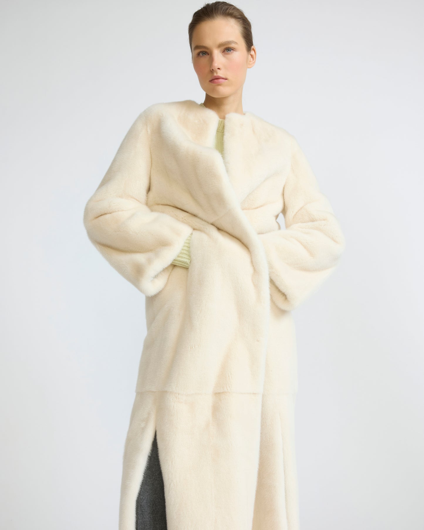 Manteau long ceinturé en fourrure de vison long poil