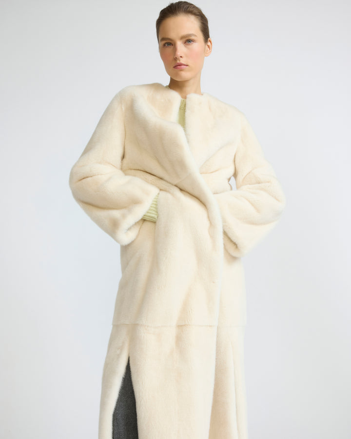 Manteau long ceinturé en fourrure de vison long poil