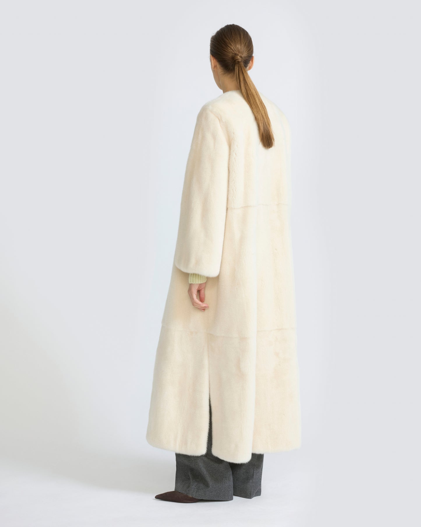 Manteau long ceinturé en fourrure de vison long poil
