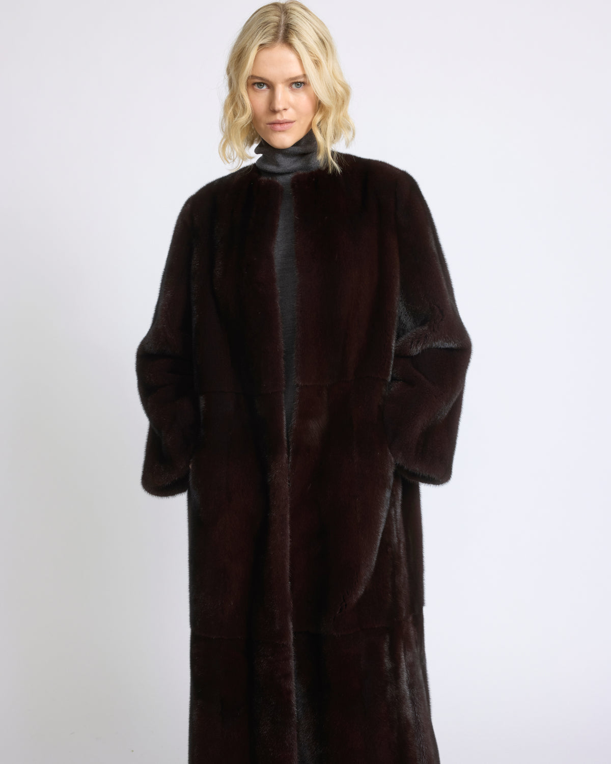 Manteau long ceinturé en fourrure de vison long poil - Yves Salomon - Nouvelle collection Automne Hiver