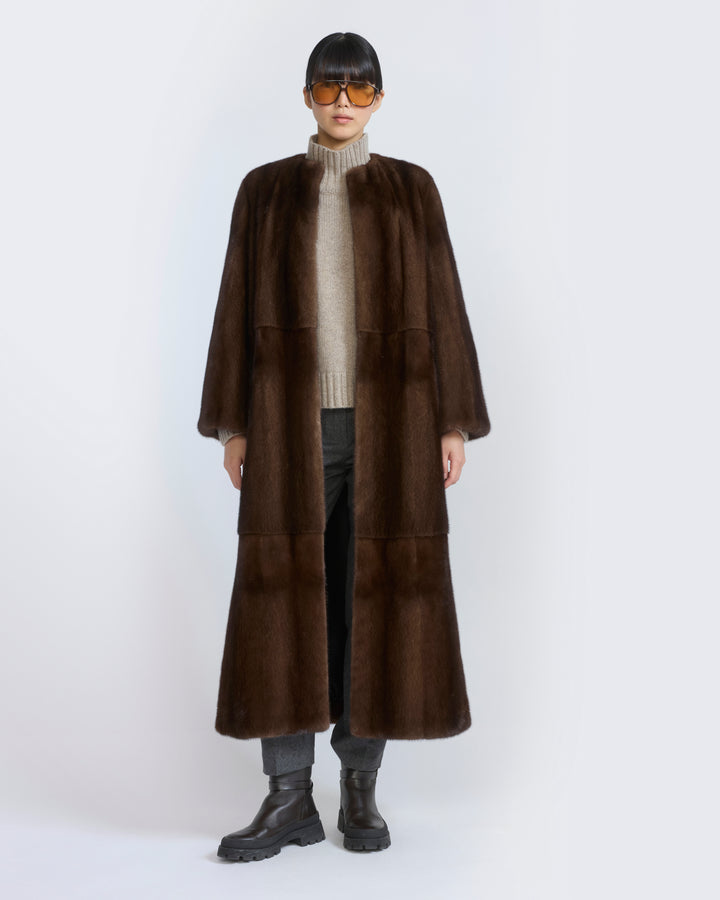 Manteau long ceinturé en fourrure de vison long poil