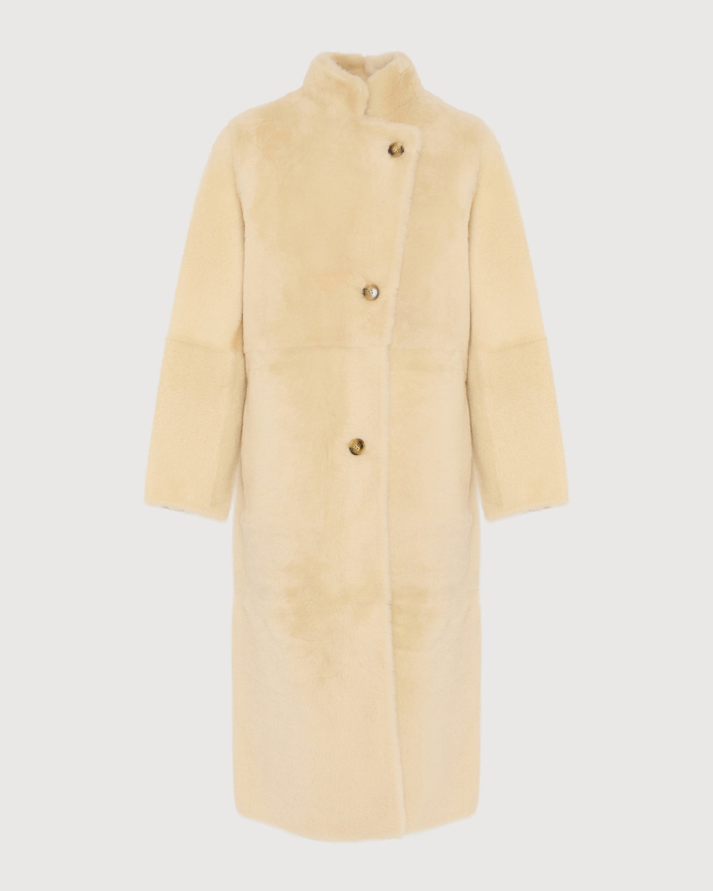 Manteau droit ceinturé en peau lainée