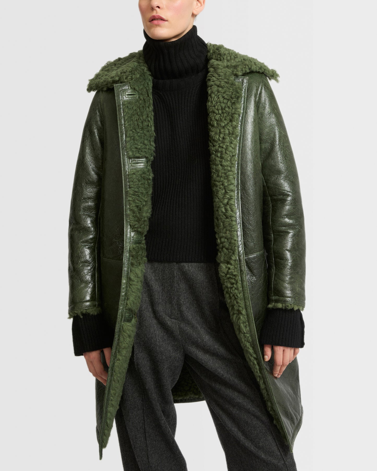 Manteau droit col plat en mérinos vernis