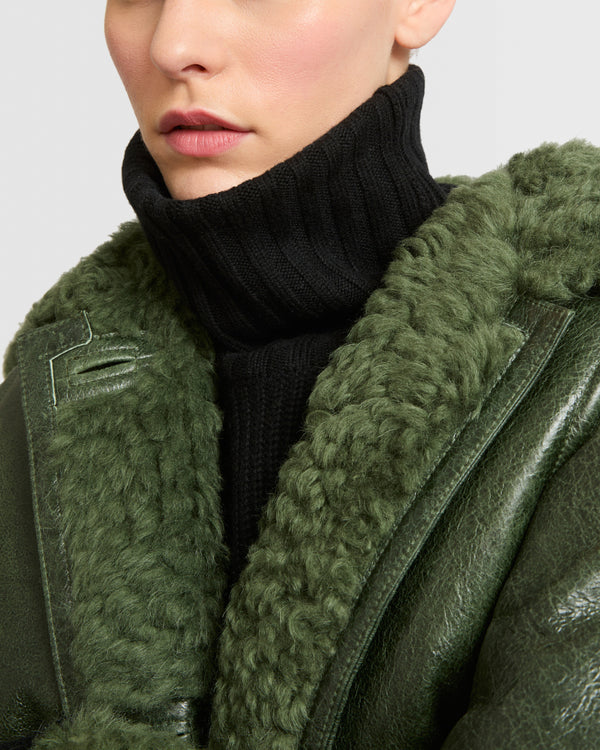 Manteau droit col plat en mérinos vernis