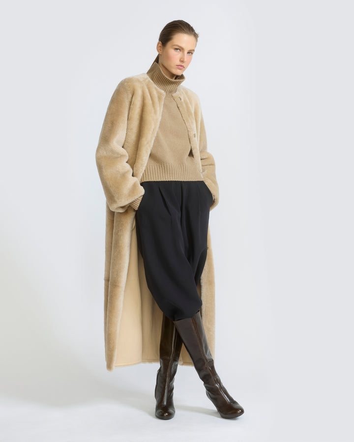 Manteau extra long en peau lainée d'agneau