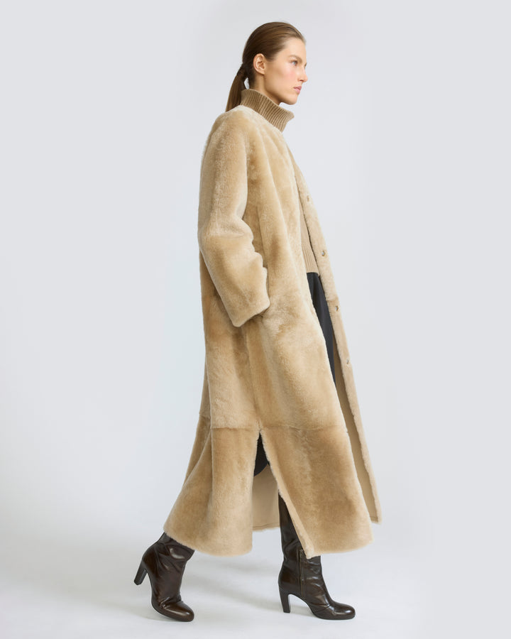 Manteau extra long en peau lainée d'agneau