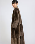 Manteau extra long en peau lainée d'agneau
