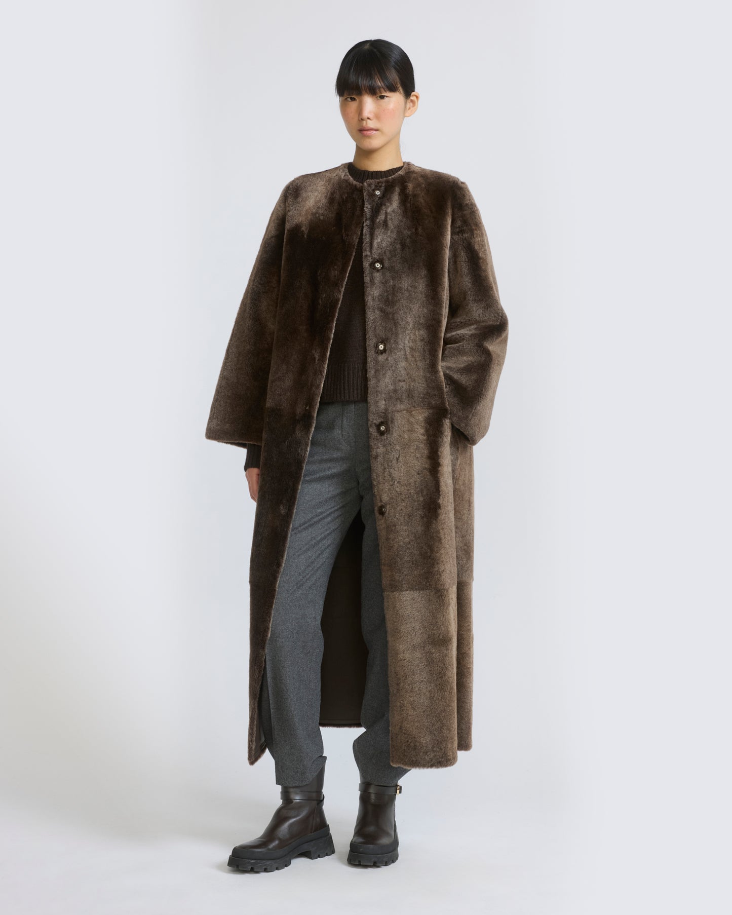 Manteau extra long en peau lainée d'agneau
