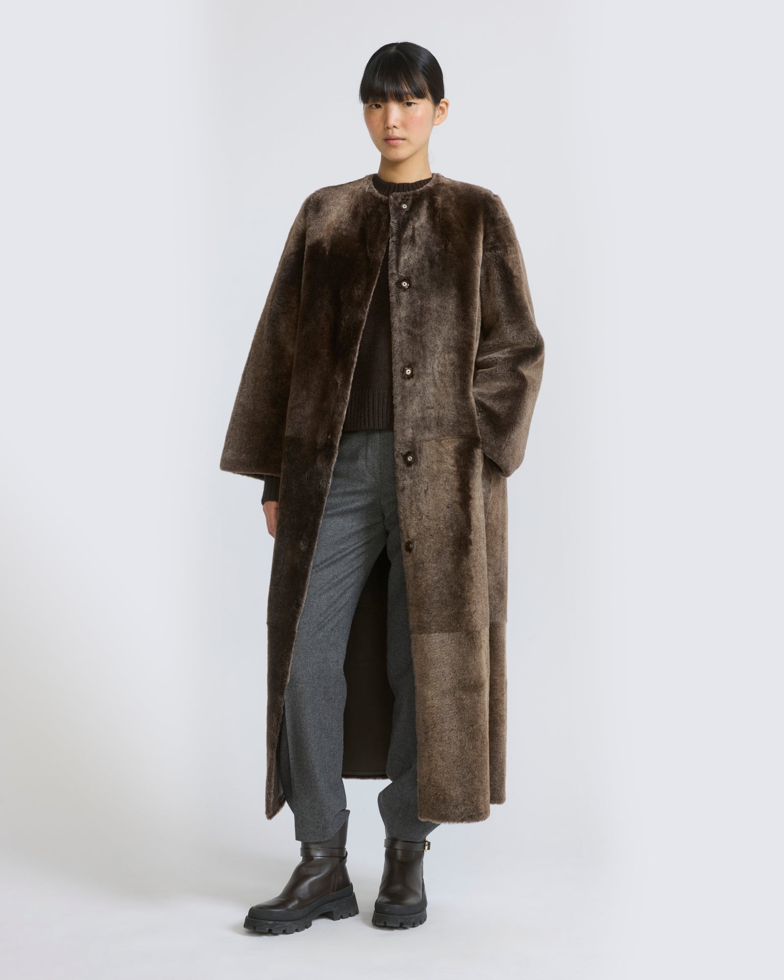 Manteau extra long en peau lainée d'agneau