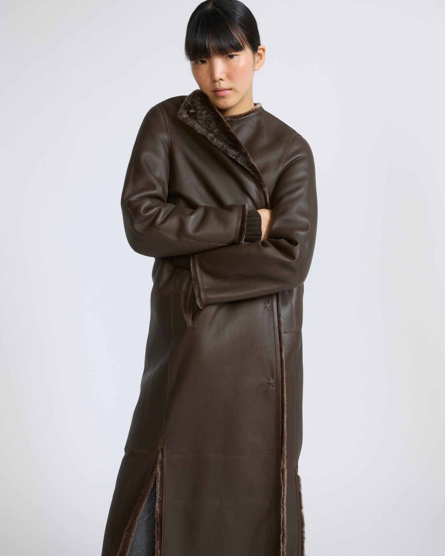 Manteau extra long en peau lainée d'agneau
