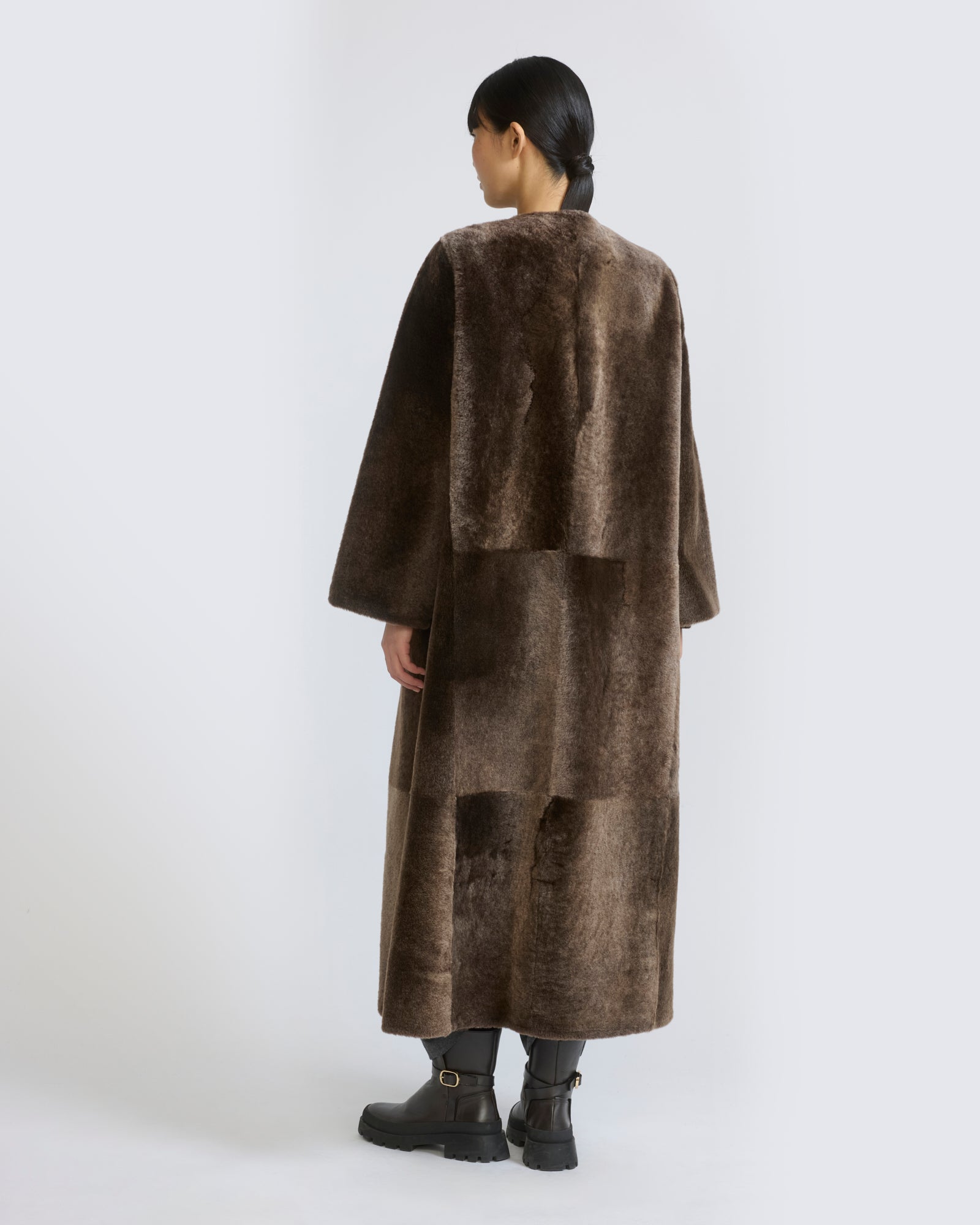 Manteau extra long en peau lainée d'agneau