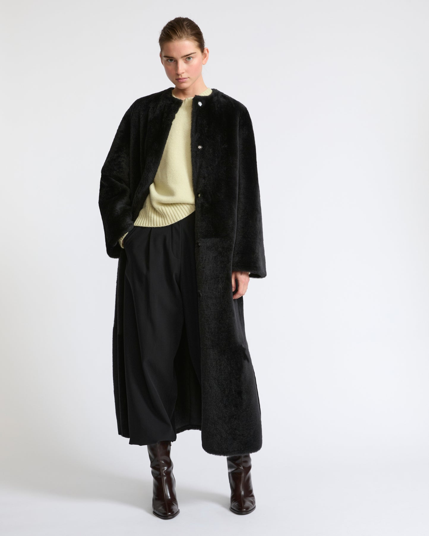 Manteau extra long en peau lainée d'agneau- Yves Salomon - Nouvelle collection Automne Hiver