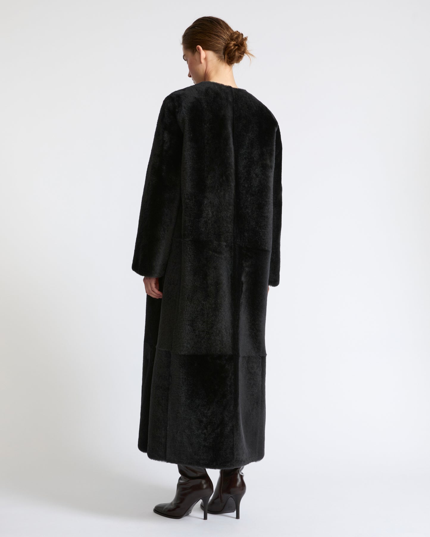 Manteau extra long en peau lainée d'agneau- Yves Salomon - Nouvelle collection Automne Hiver