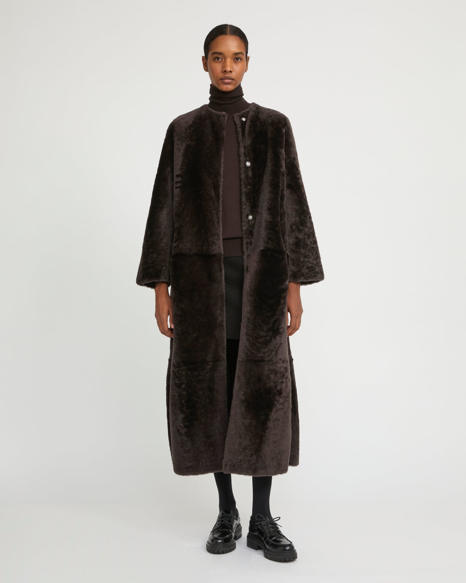 Manteau extra long en peau lainée d'agneau -Yves Salomon