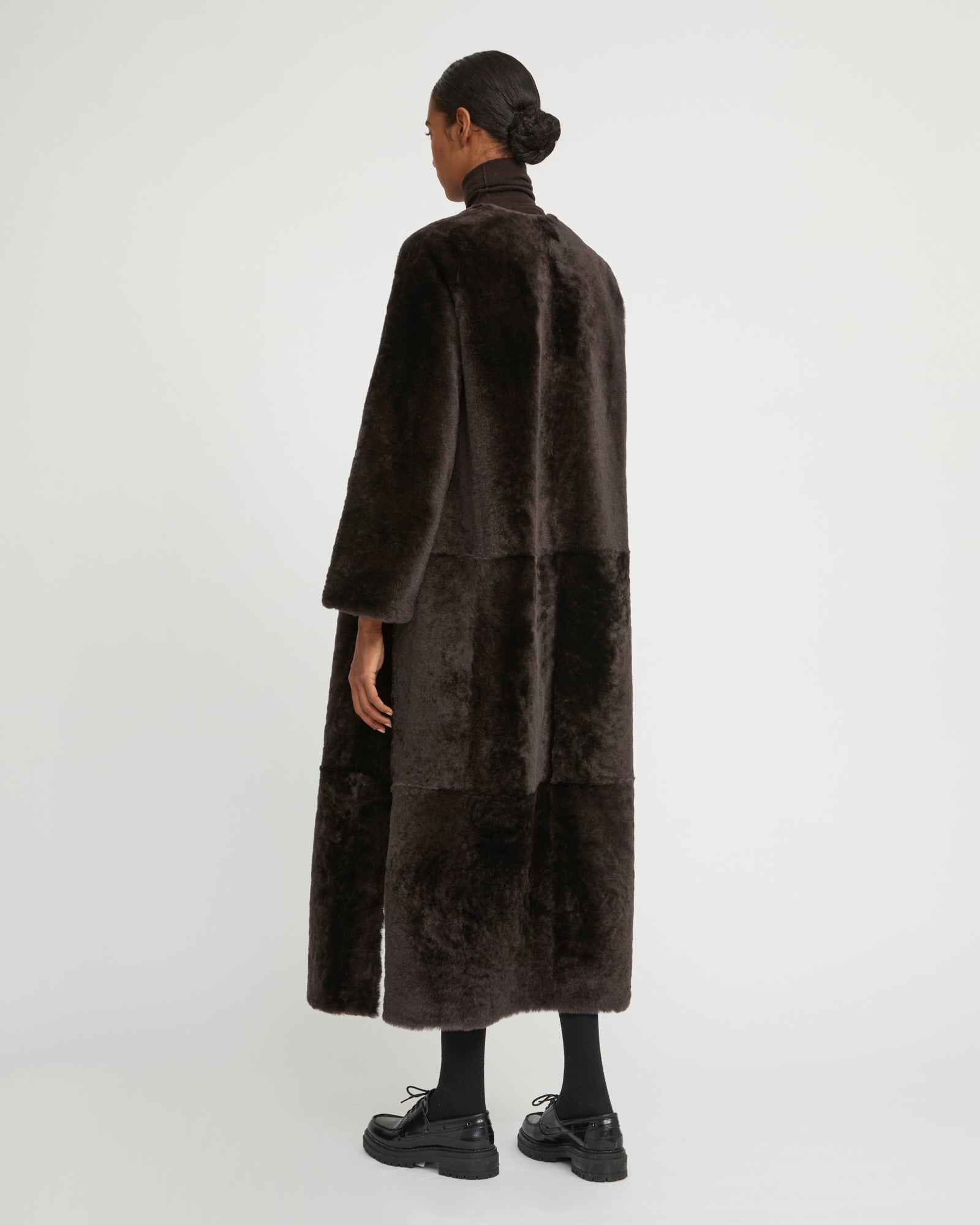 Manteau extra long en peau lainée d'agneau -Yves Salomon