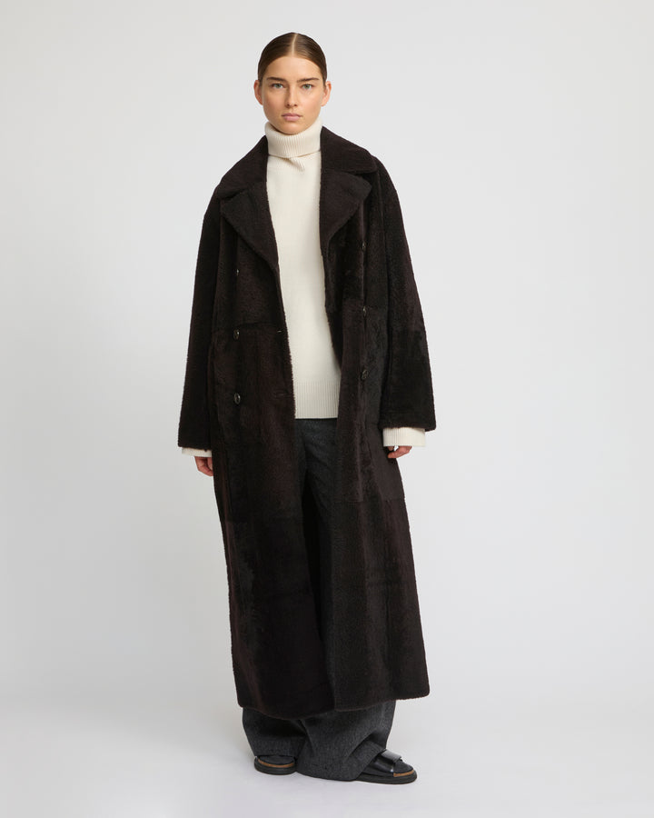 Manteau à double boutonnage en peau lainée agneau façon astrakan