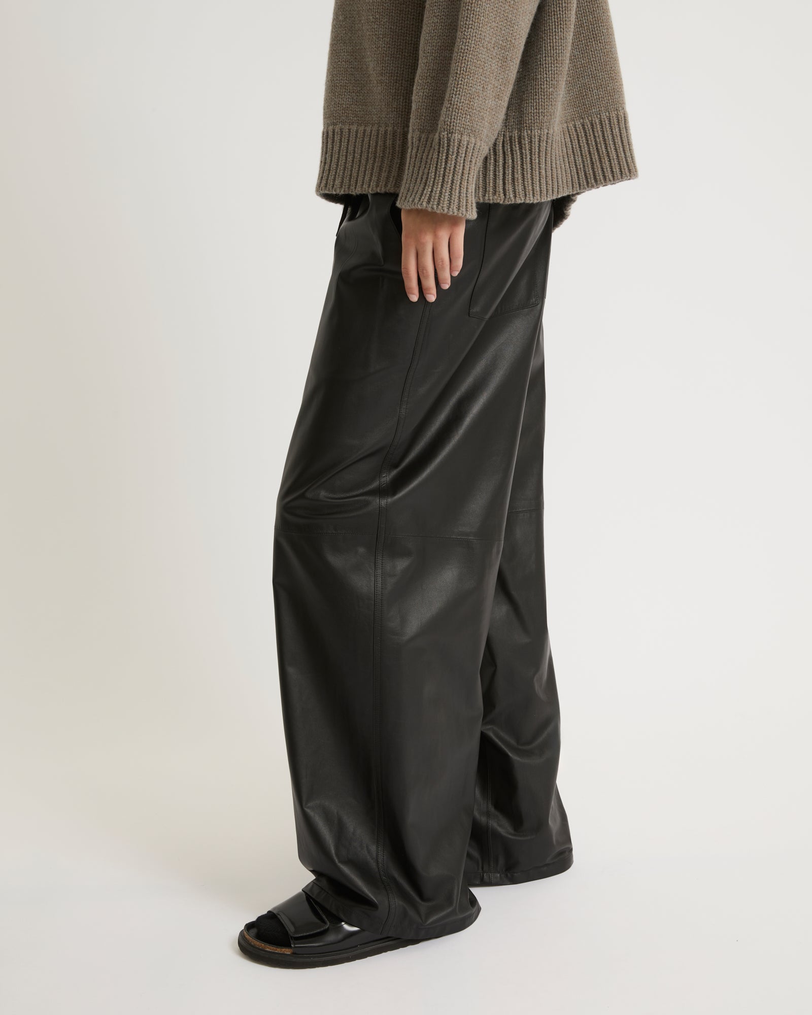 ◆YVES SALOMON レザーパンツ Yves Salomon レザーパンツ | ブラック | FARFETCH JP