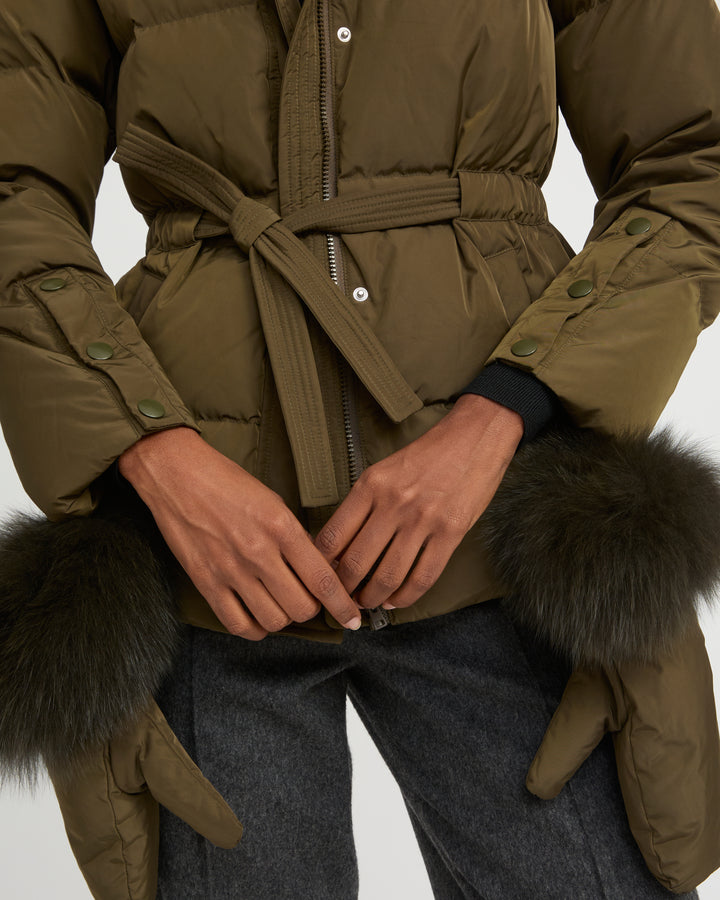 Doudoune ceinturée en tissu technique et col amovible en fourrure de renard