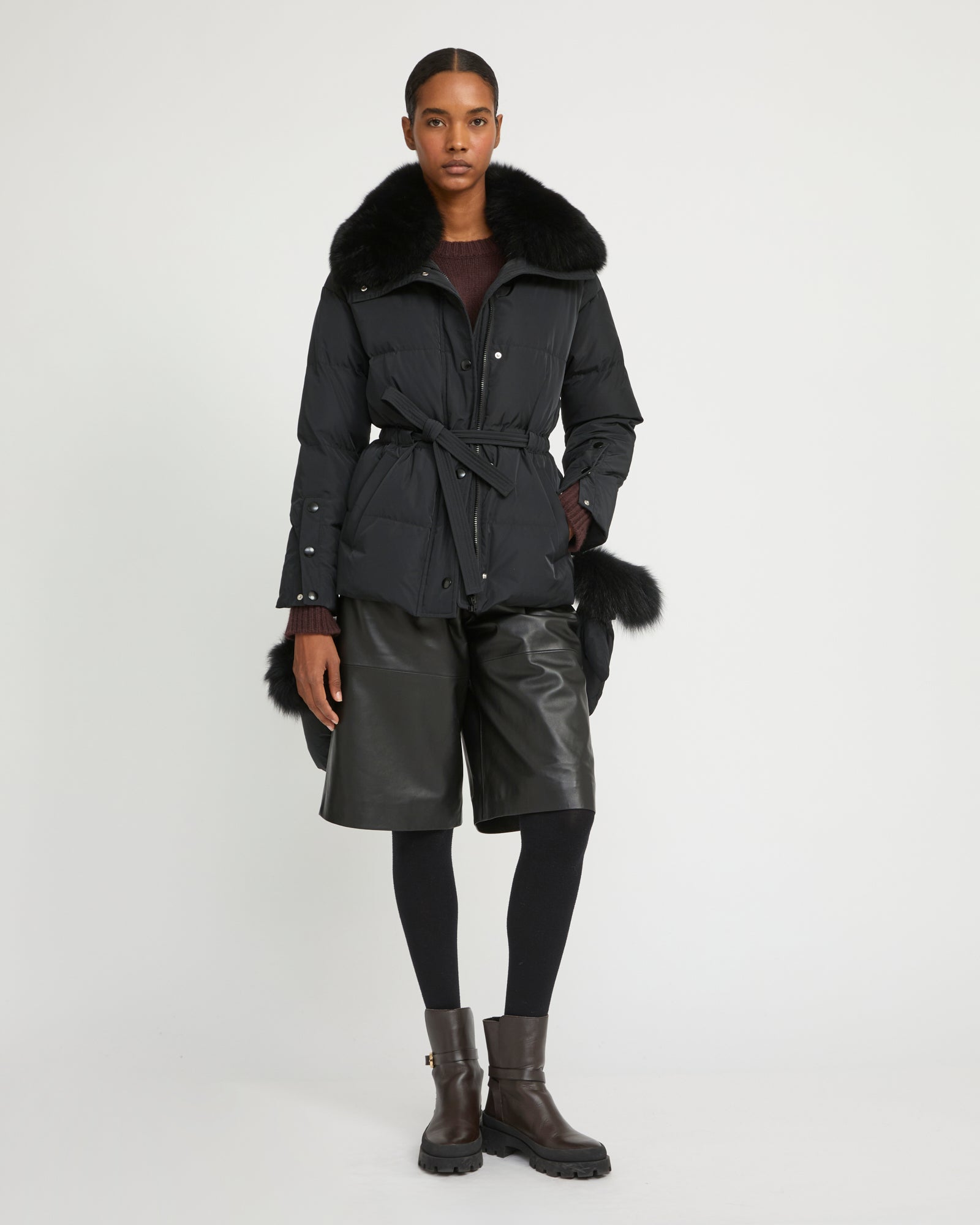 YVES SALOMON フォックスファージレ Short technical fabric down jacket with detachable fox fur collar