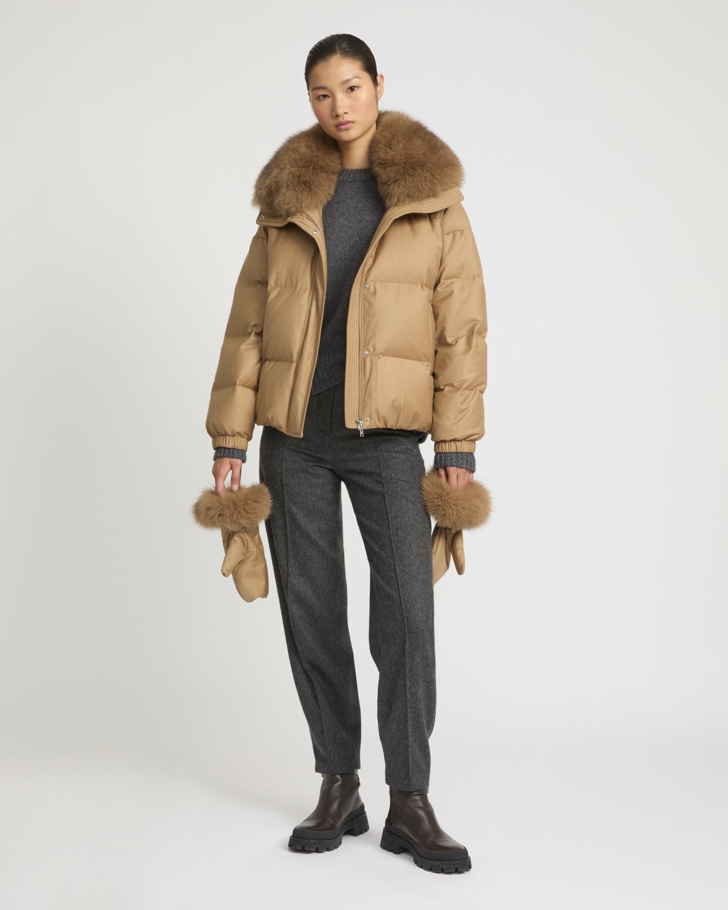 Short down jacket with detachable fox fur collar and mittens