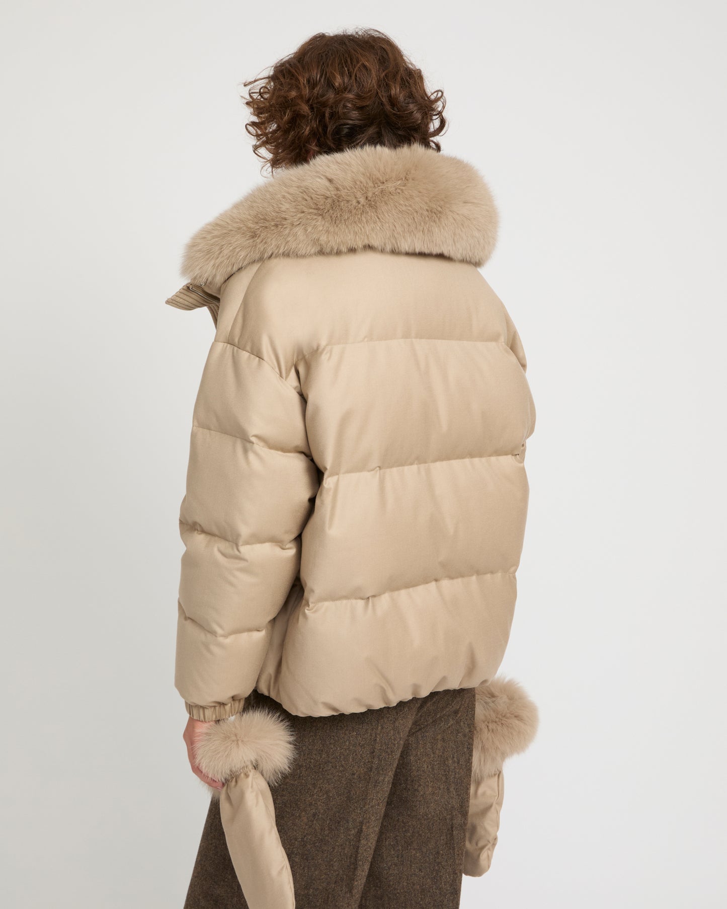 Short down jacket with detachable fox fur collar and mittens