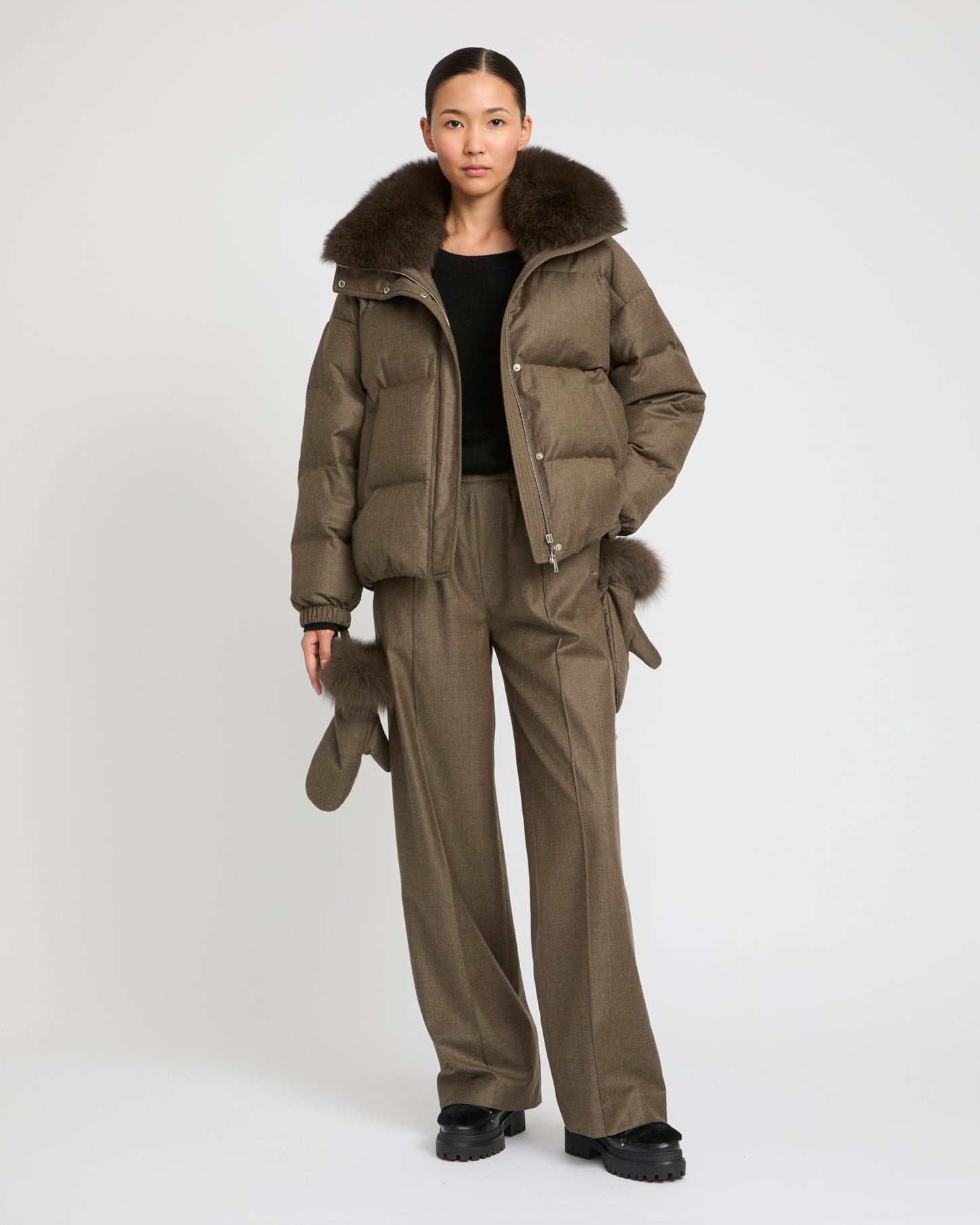 Short down jacket with detachable fox fur collar and mittens