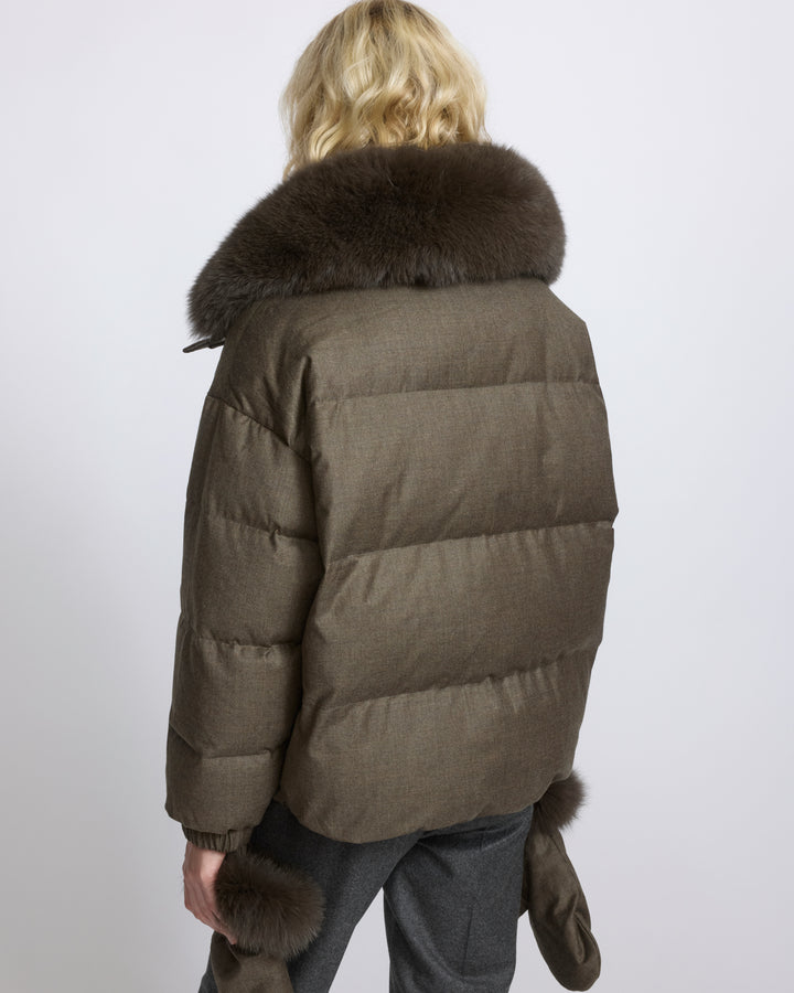 Doudoune courte en tissu Loro Piana avec col amovible en fourrure de renard et moufles - Yves Salomon - Nouvelle collection Automne Hiver