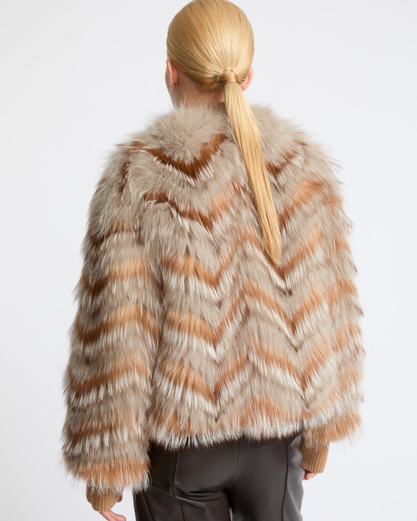 Veste ceinturée en maille mérinos et fourrure de renard- Yves Salomon - Nouvelle collection Automne Hiver