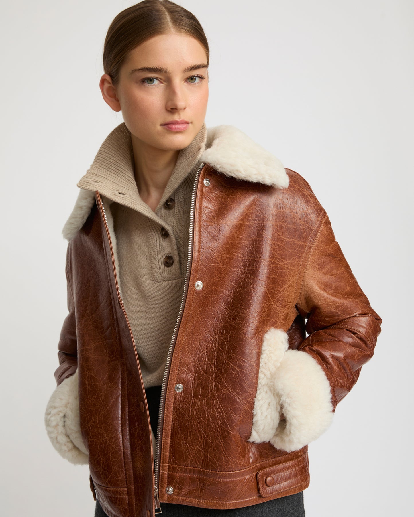 Veste courte en peau lainée d'agneau de Toscane curly avec finition vintage