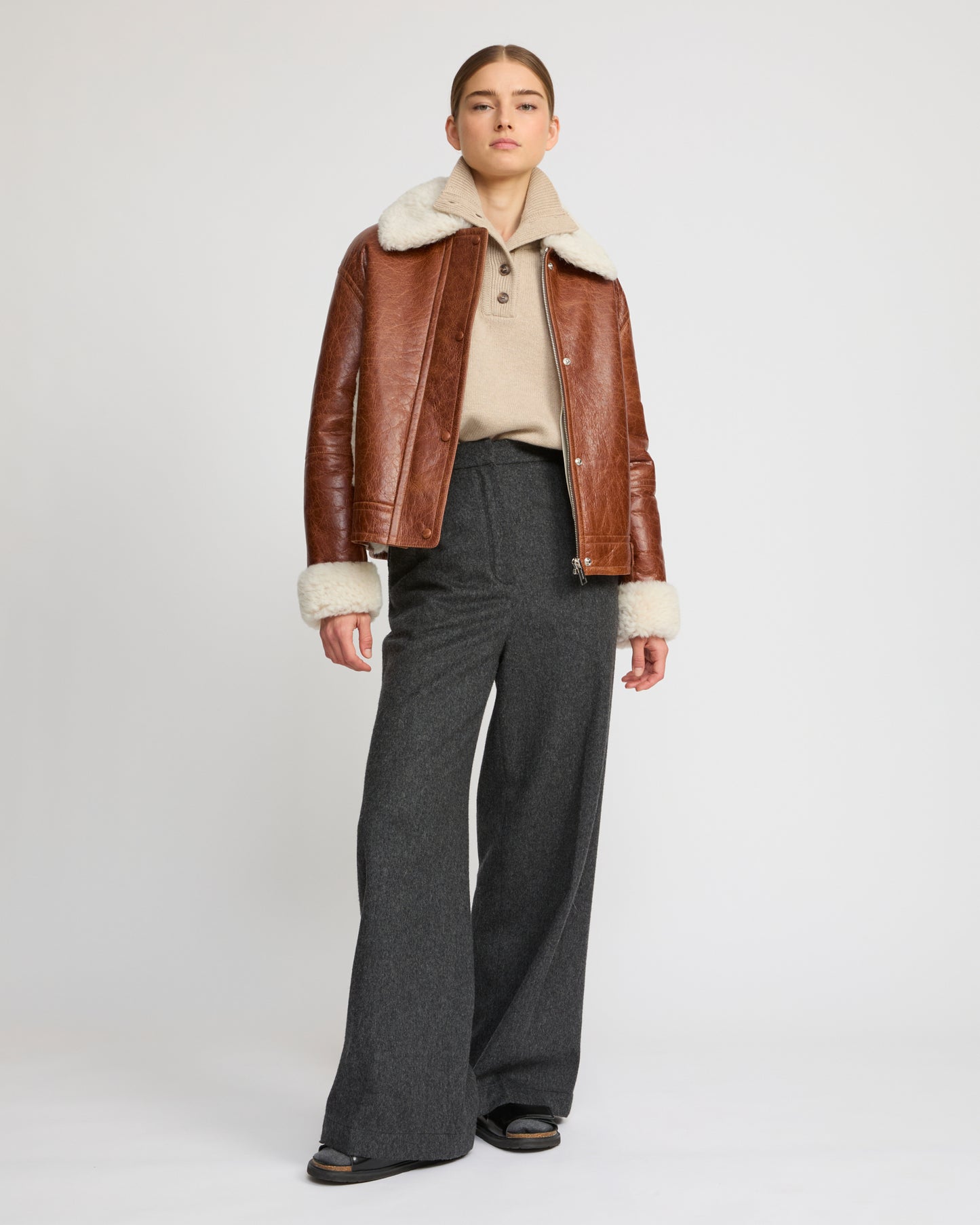 Veste courte en peau lainée d'agneau de Toscane curly avec finition vintage