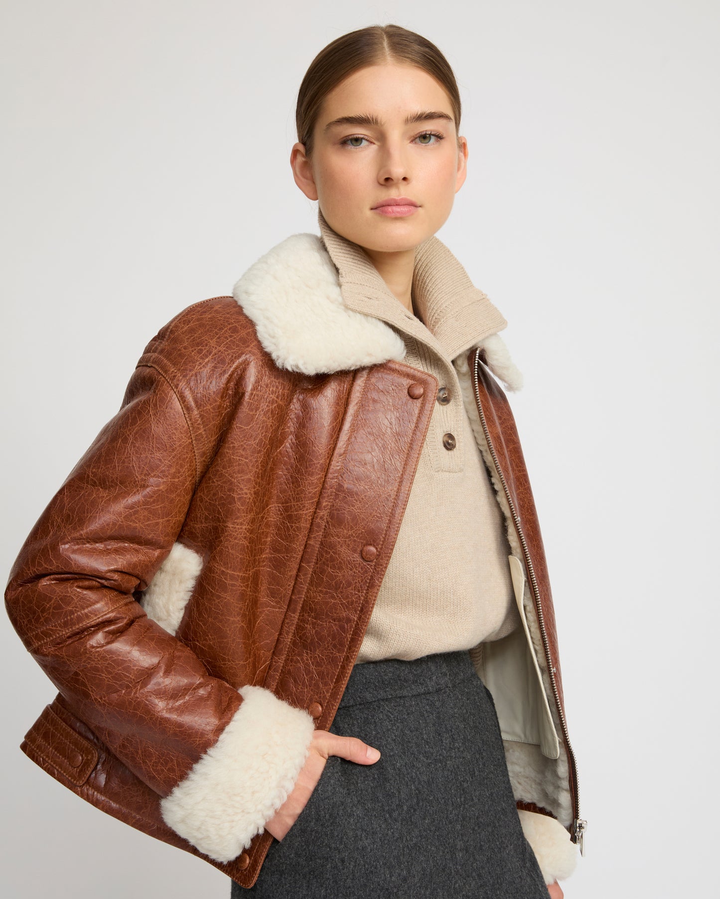 Veste courte en peau lainée d'agneau de Toscane curly avec finition vintage
