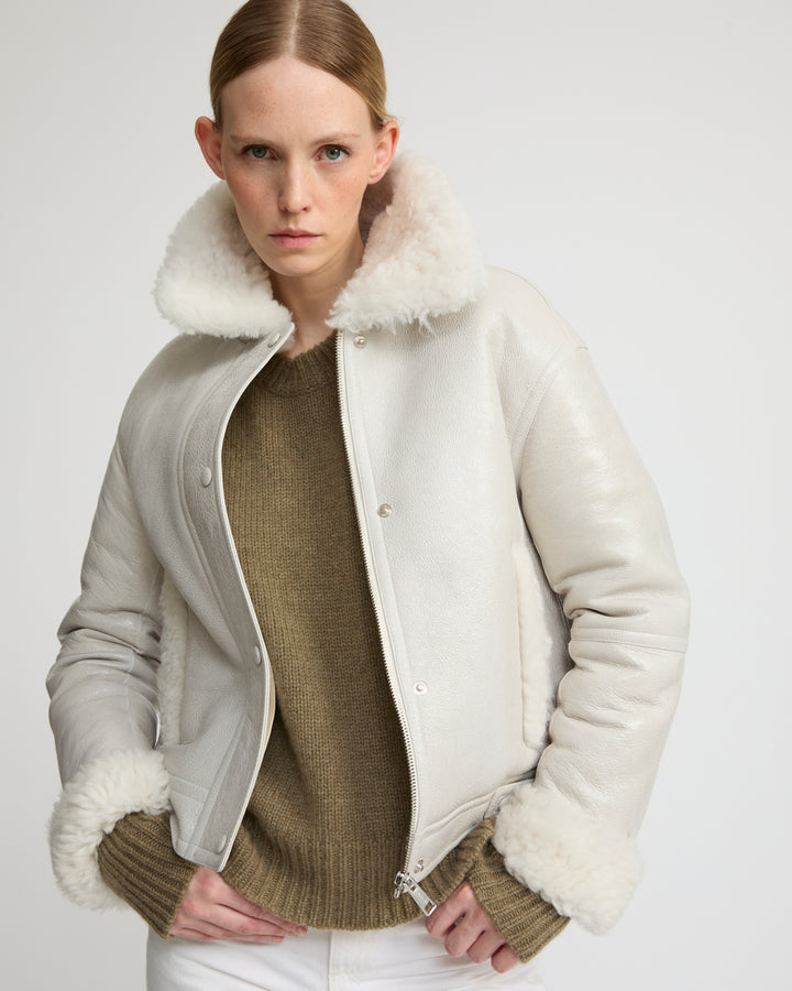 Veste courte en peau lainée d'agneau de Toscane curly avec finition vintage -Yves Salomon