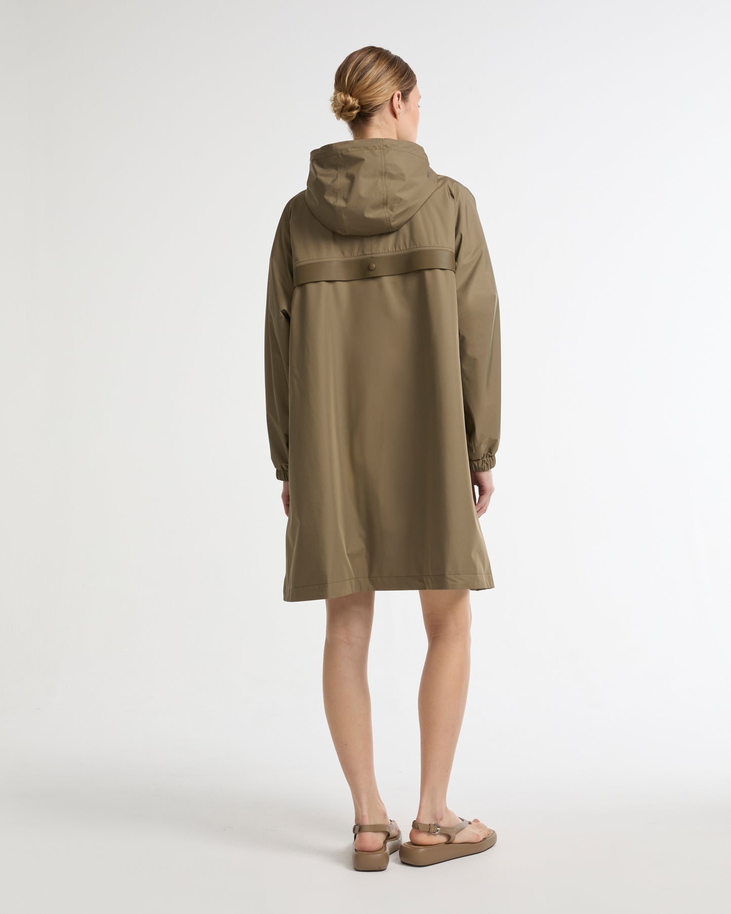 Parka à capuche en tissu technique imperméable -Yves salomon - Nouvelle collection Printemps Été