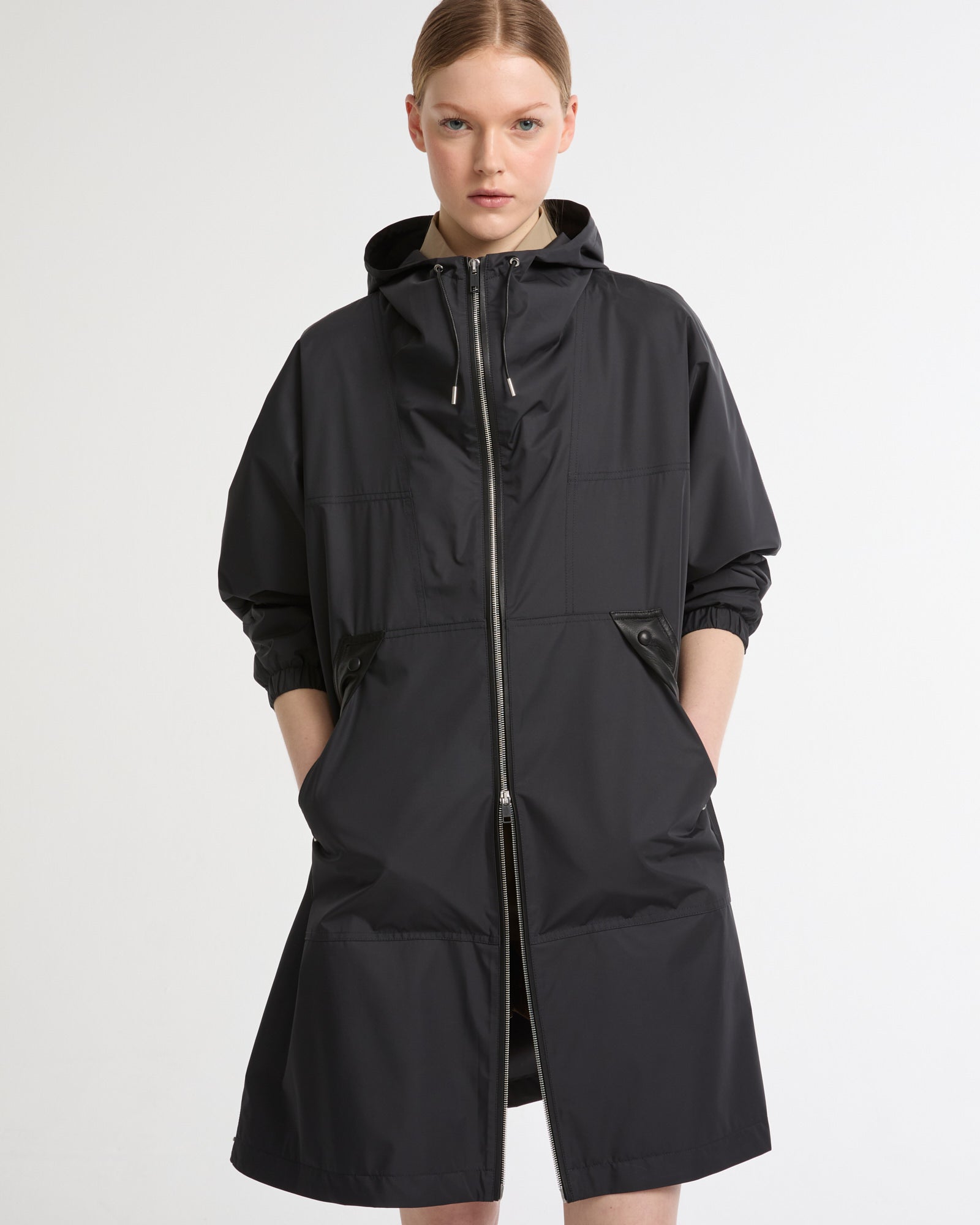 Parka à capuche en tissu technique imperméable -Yves salomon - Nouvelle collection Printemps Été