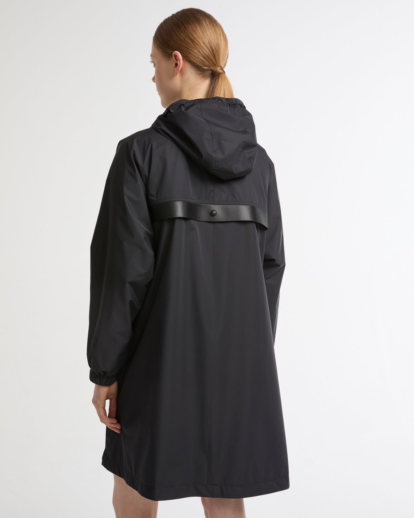 Parka à capuche en tissu technique imperméable -Yves salomon - Nouvelle collection Printemps Été