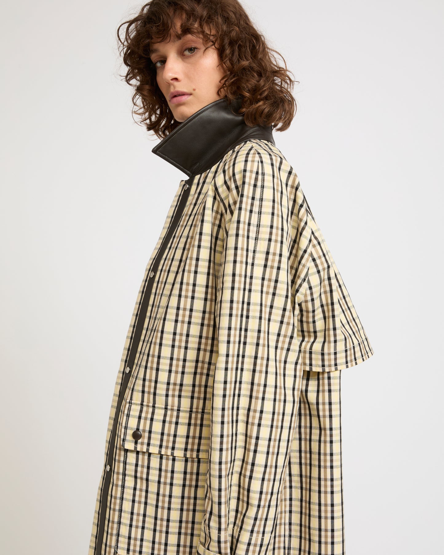 Parka en tissu jacquard motif carreaux avec col en cuir -Yves salomon - Nouvelle collection Printemps Été