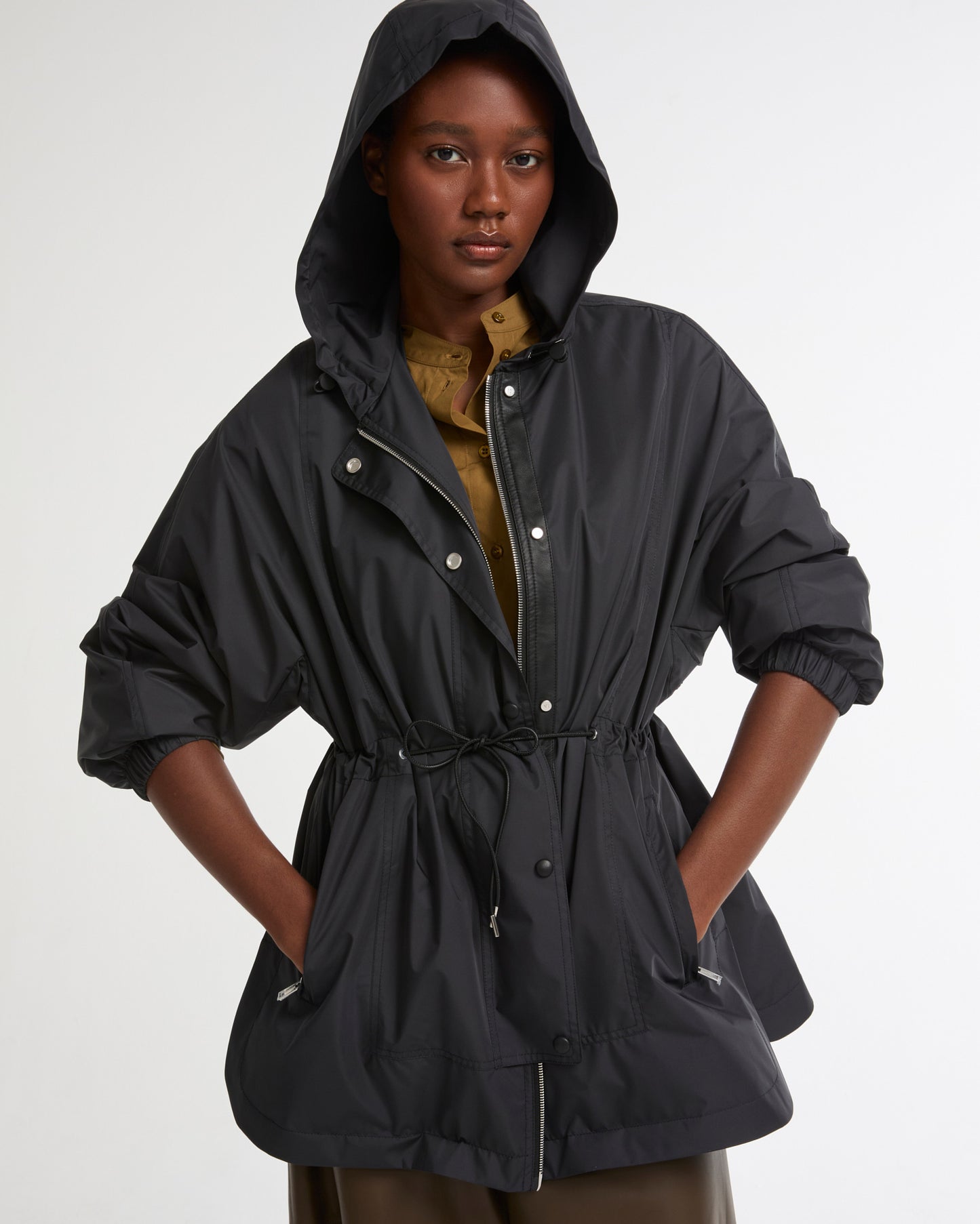 Parka cape en tissu technique waterproof -Yves salomon - Nouvelle collection Printemps Été