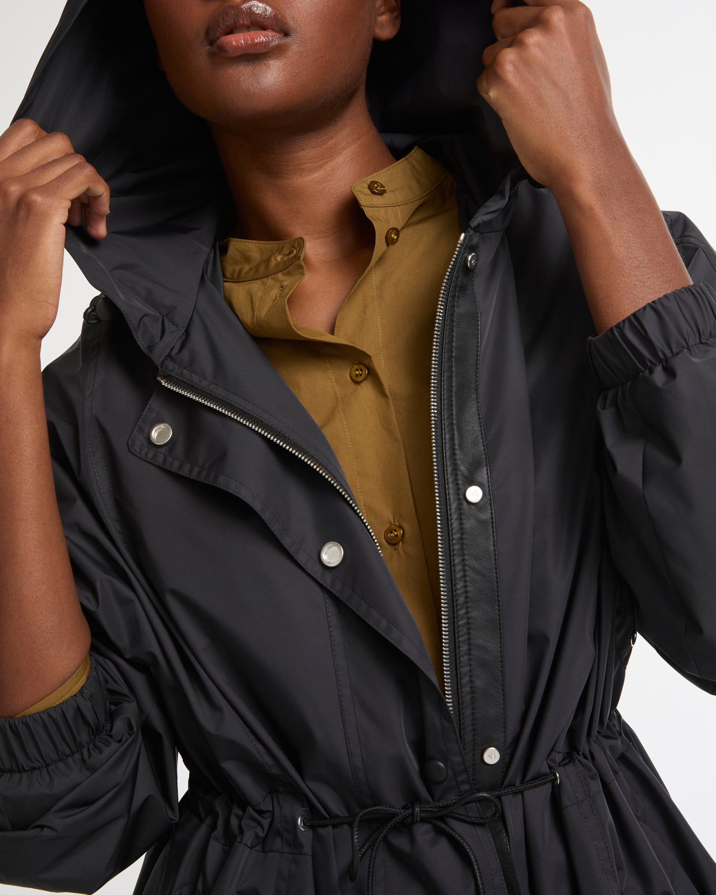 Parka cape en tissu technique waterproof -Yves salomon - Nouvelle collection Printemps Été