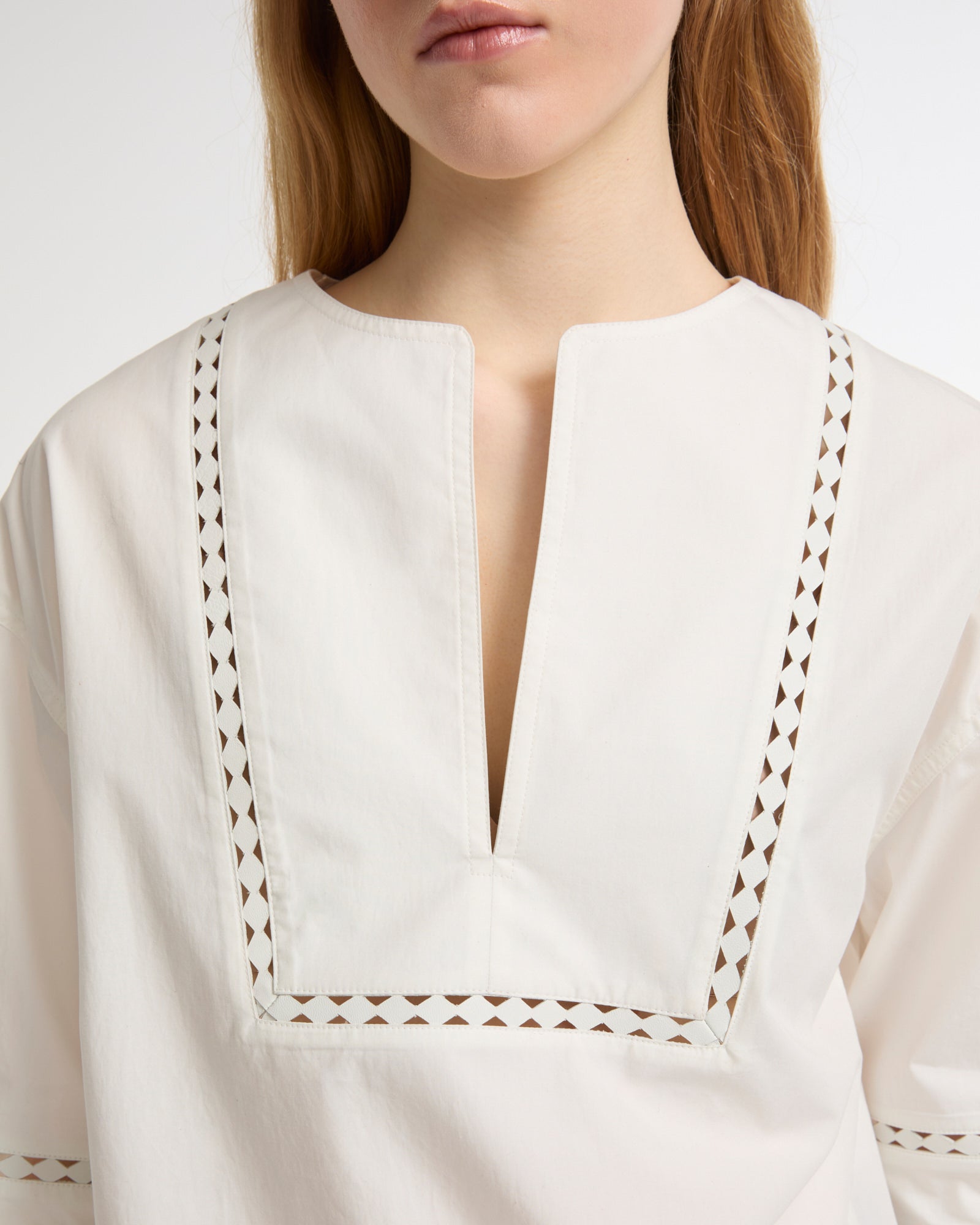 Blouse à manches courtes en popeline de coton et détails cuirs -Yves salomon - Nouvelle collection Printemps Été