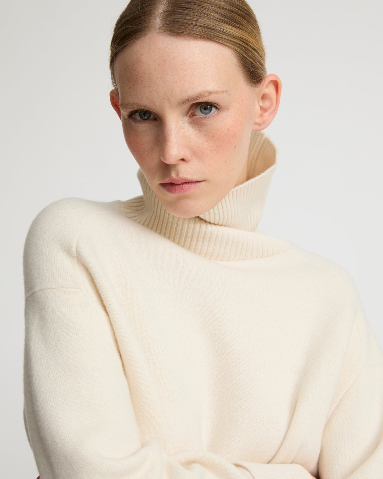 Pull en maille à col roulé -Yves Salomon