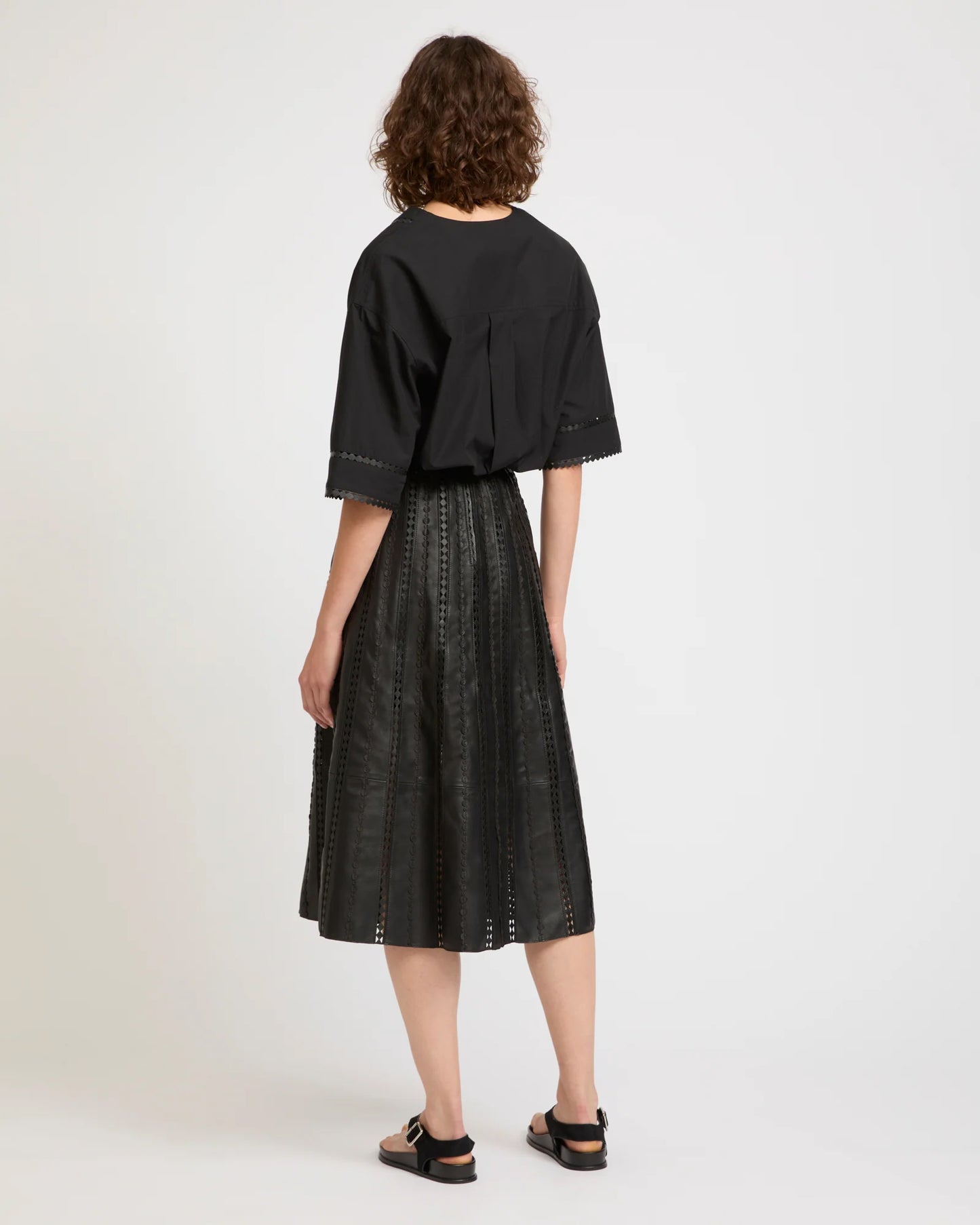 Jupe longue en cuir d'agneau perforé -Yves salomon - Nouvelle collection Printemps Été