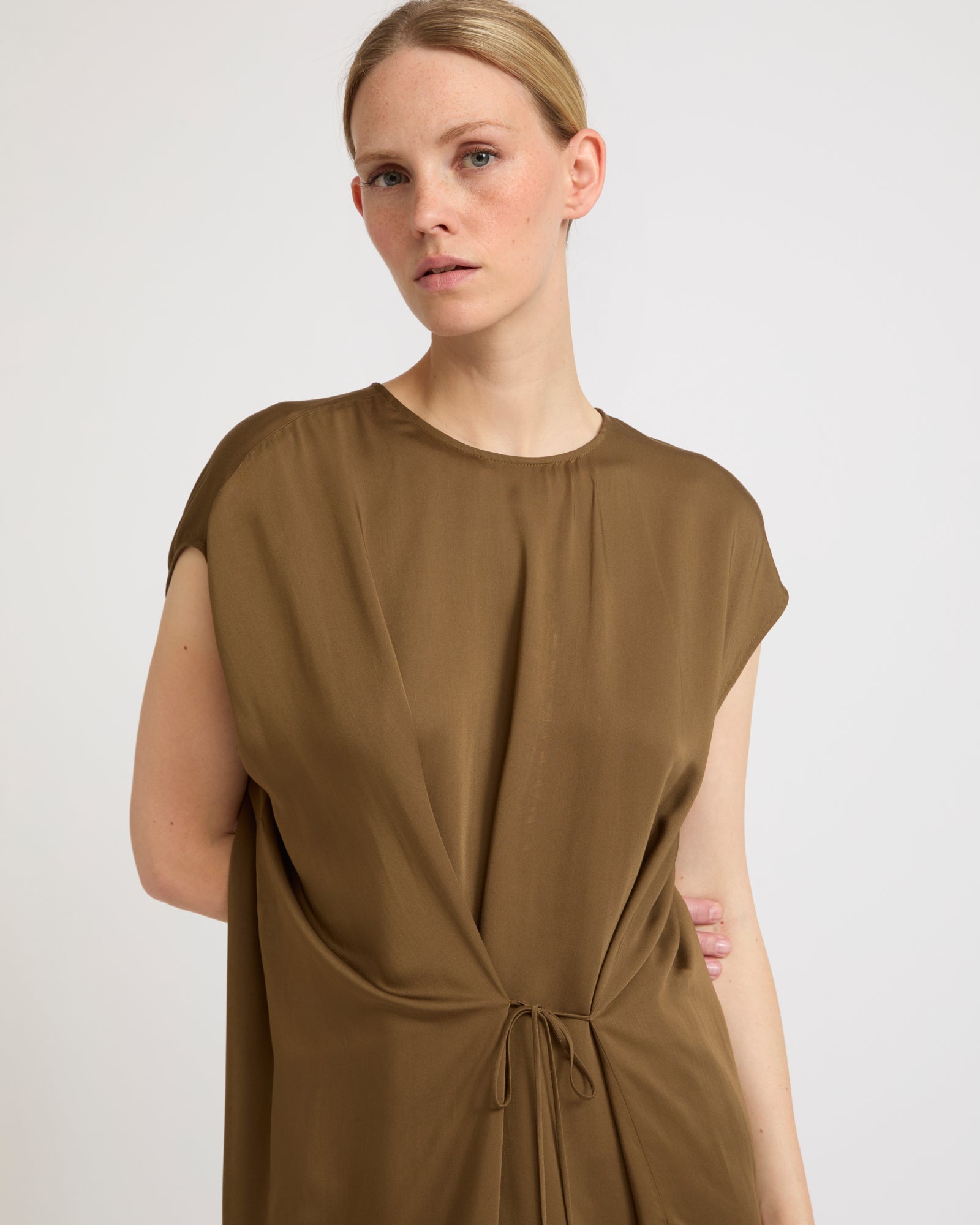 Soldes Robe asymétrique modulable en satin -Yves salomon - Nouvelle collection Printemps Été