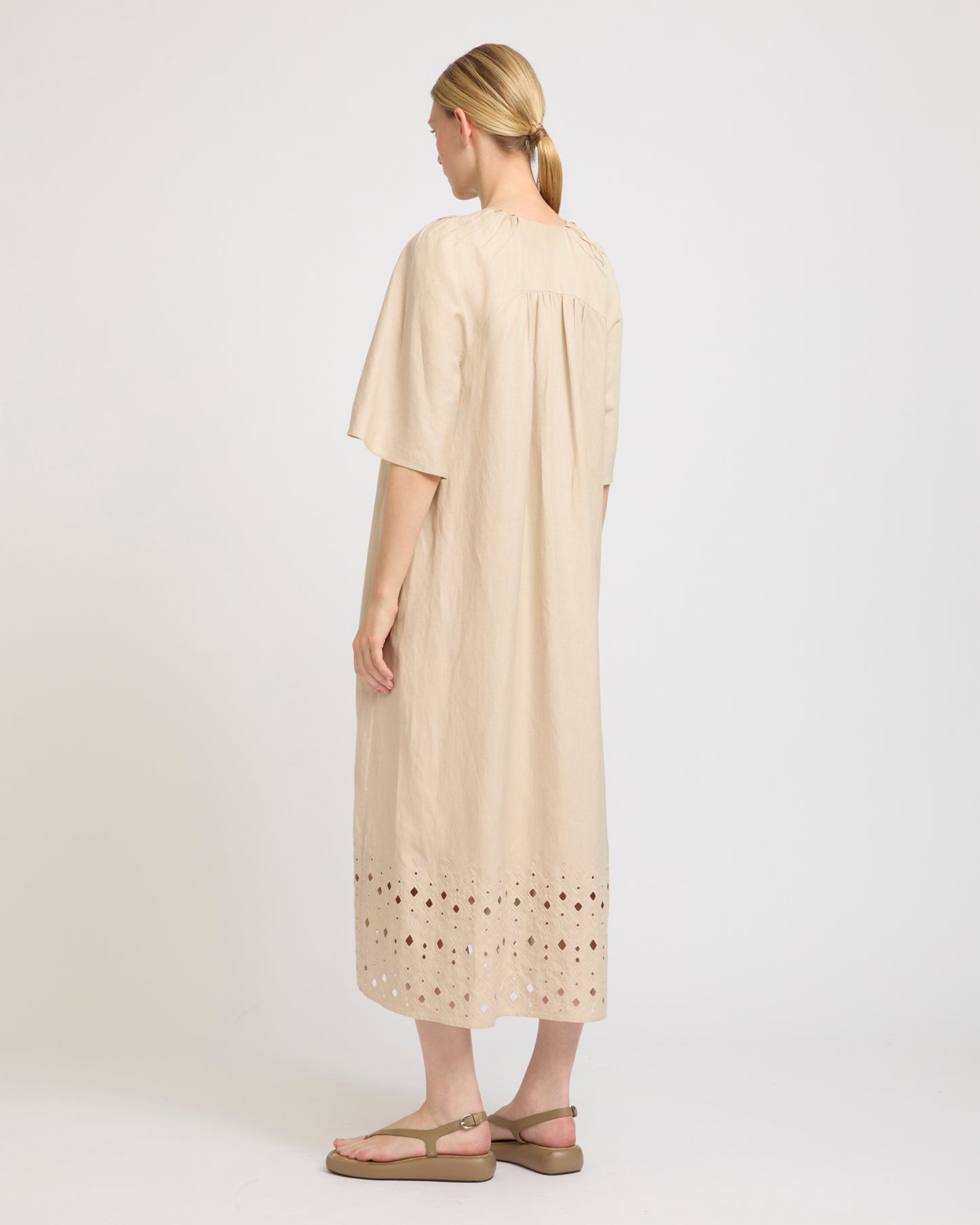 Robe fluide en lin brodé -Yves salomon - Nouvelle collection Printemps Été