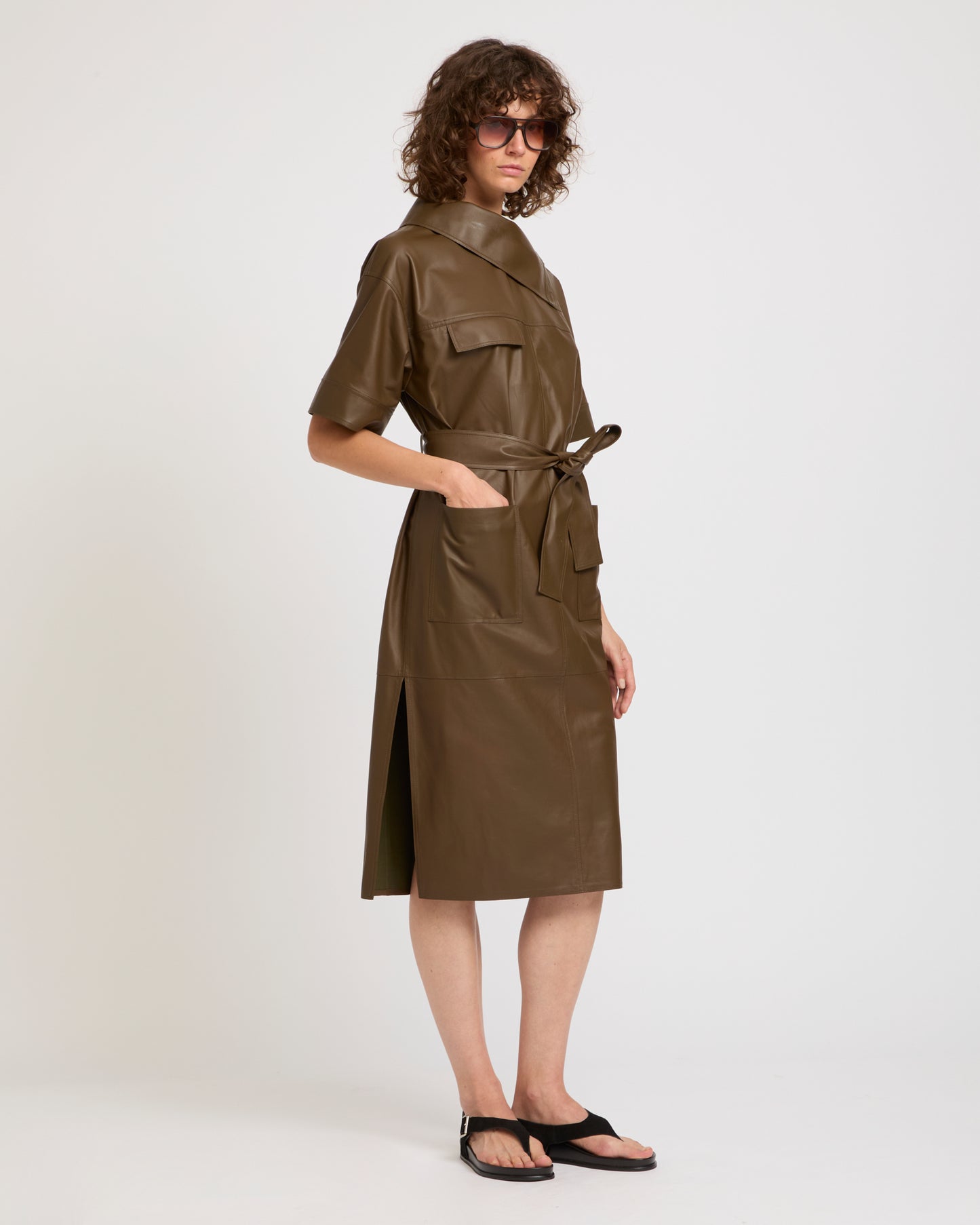 Robe ceinturée à col asymétrique en cuir -Yves salomon - Nouvelle collection Printemps Été