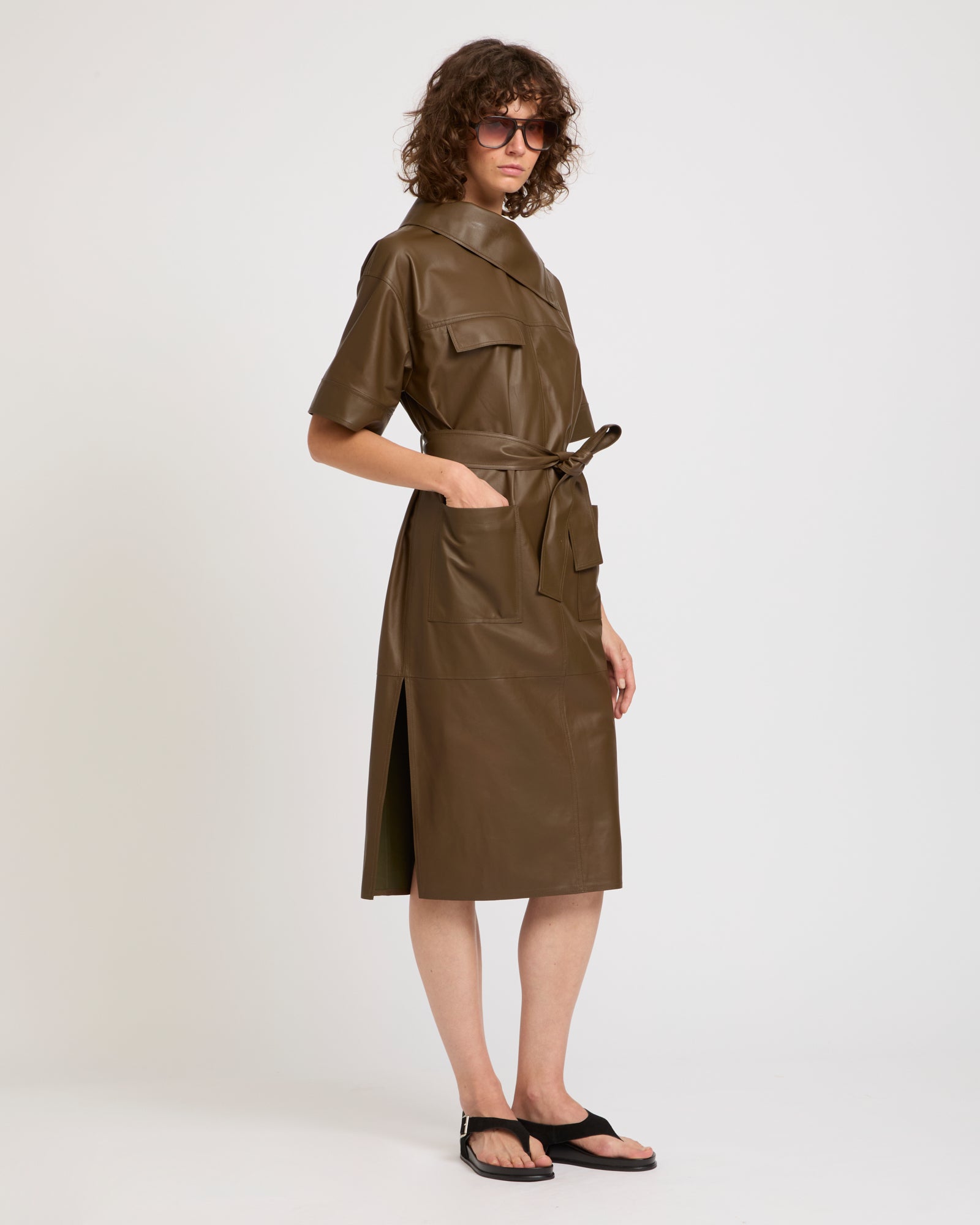 Robe ceinturée à col asymétrique en cuir -Yves salomon - Nouvelle collection Printemps Été