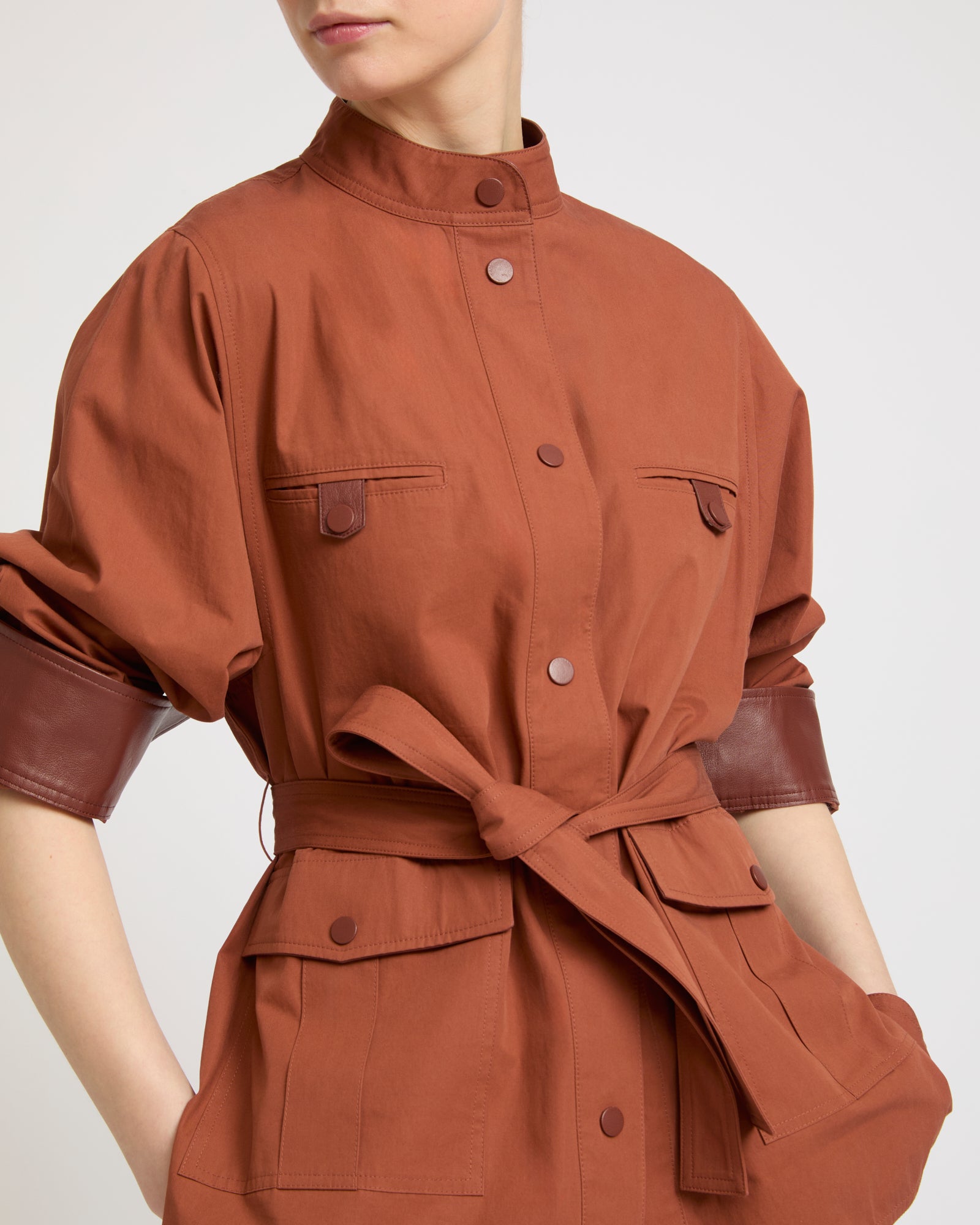 Veste saharienne ceinturée en tissu coton -Yves salomon - Nouvelle collection Printemps Été