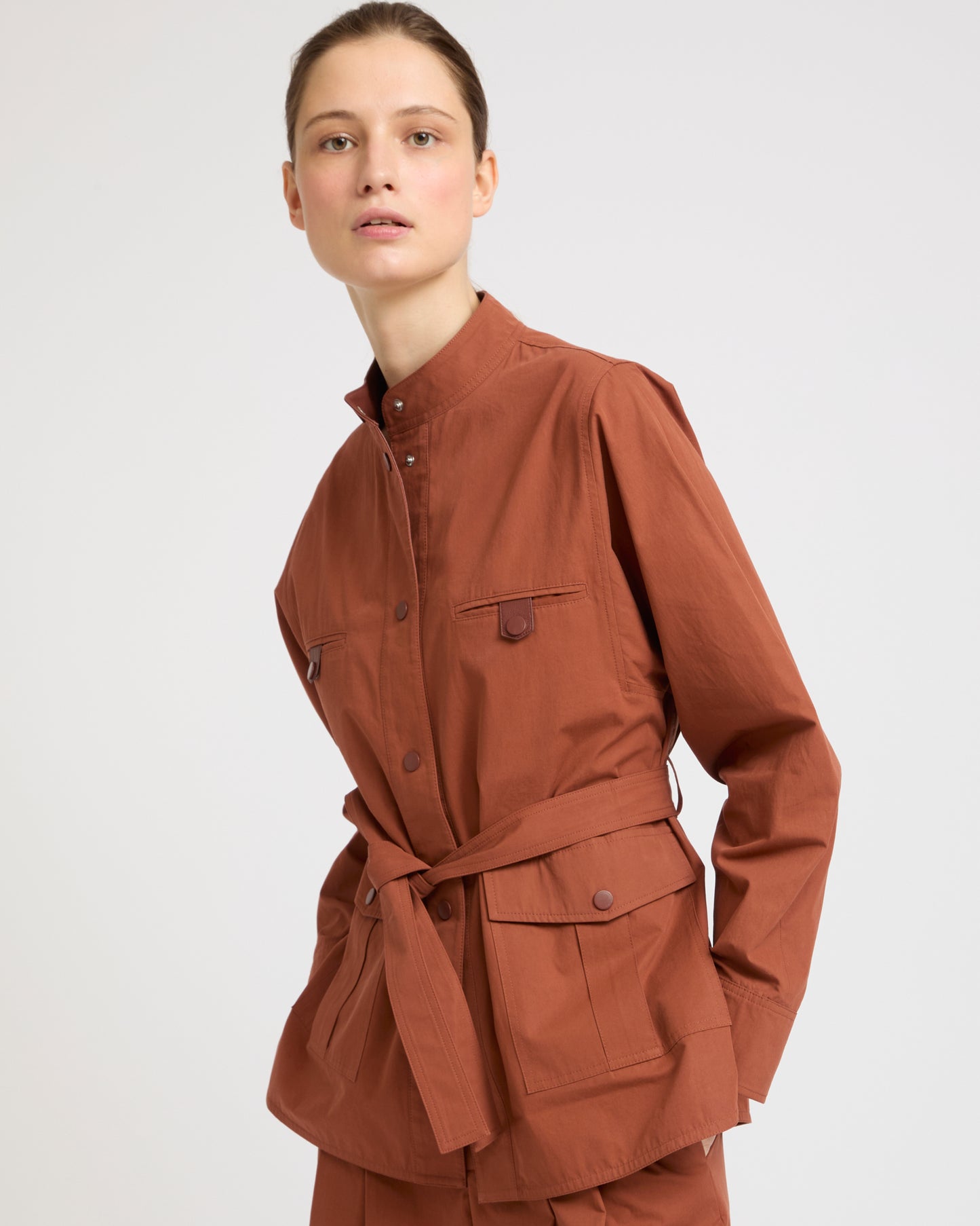 Veste saharienne ceinturée en tissu coton -Yves salomon - Nouvelle collection Printemps Été